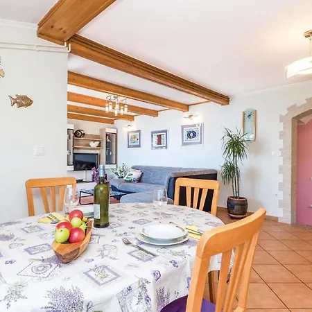 Appartement Awesome In With Wifi Medveja