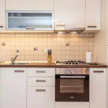 Apartament Gorgeous In With House Sea View