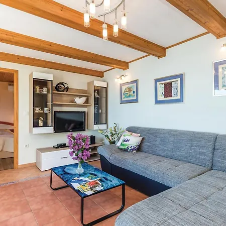 Apartament Gorgeous In With House Sea View Medveja